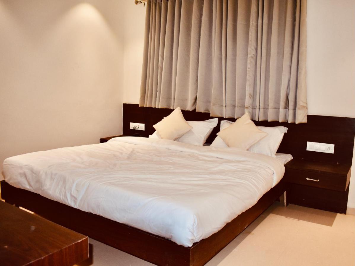 Hotel Vrindavan Palace Індаур Екстер'єр фото