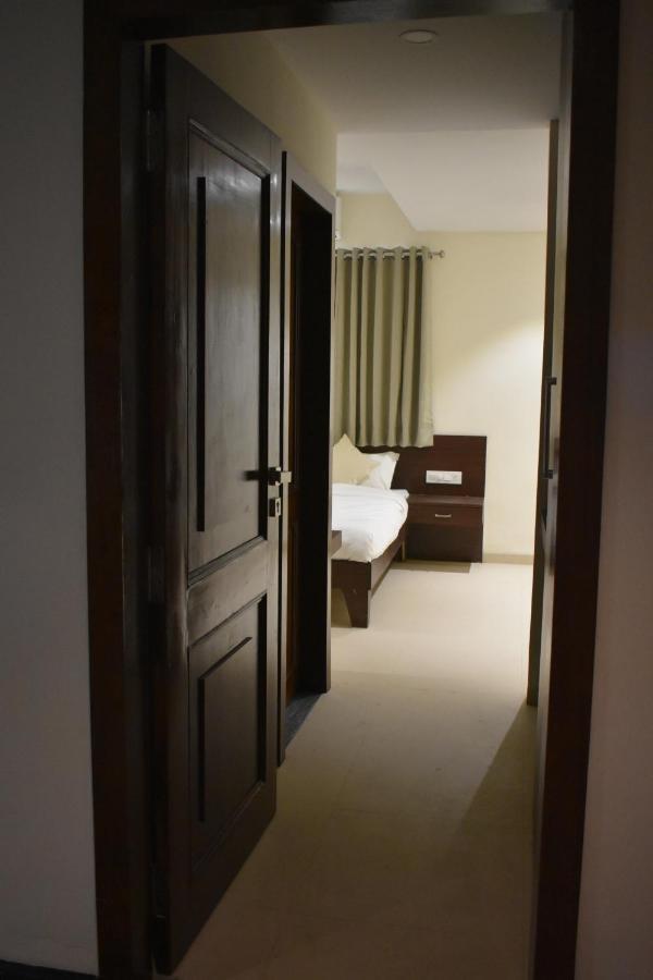 Hotel Vrindavan Palace Індаур Екстер'єр фото